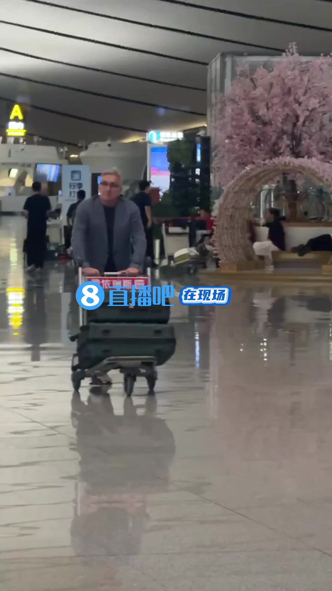 独家！直播吧直击伊万离开中国，今晚1点乘机飞往卡塔尔